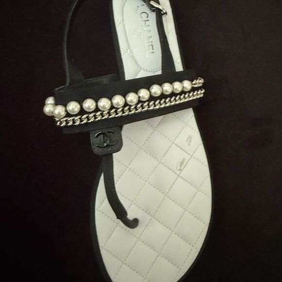 CHANEL Black and White Quilted Sandals floor sample minor scratches on bottom - Picture 1 of 16